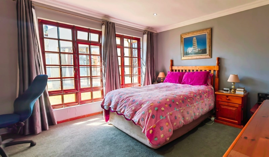 4 Bedroom Property for Sale in Mooivallei Park North West